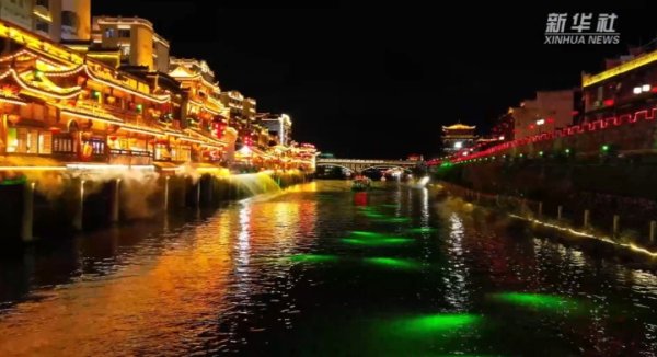 鸿E配资 “烟火气”交织“文化味” 夜经济玩出新风格